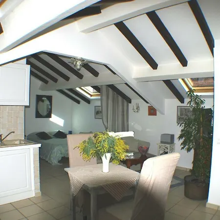 Le Petit Nid D'amour Meublé Tourisme 3 étoiles Poggio